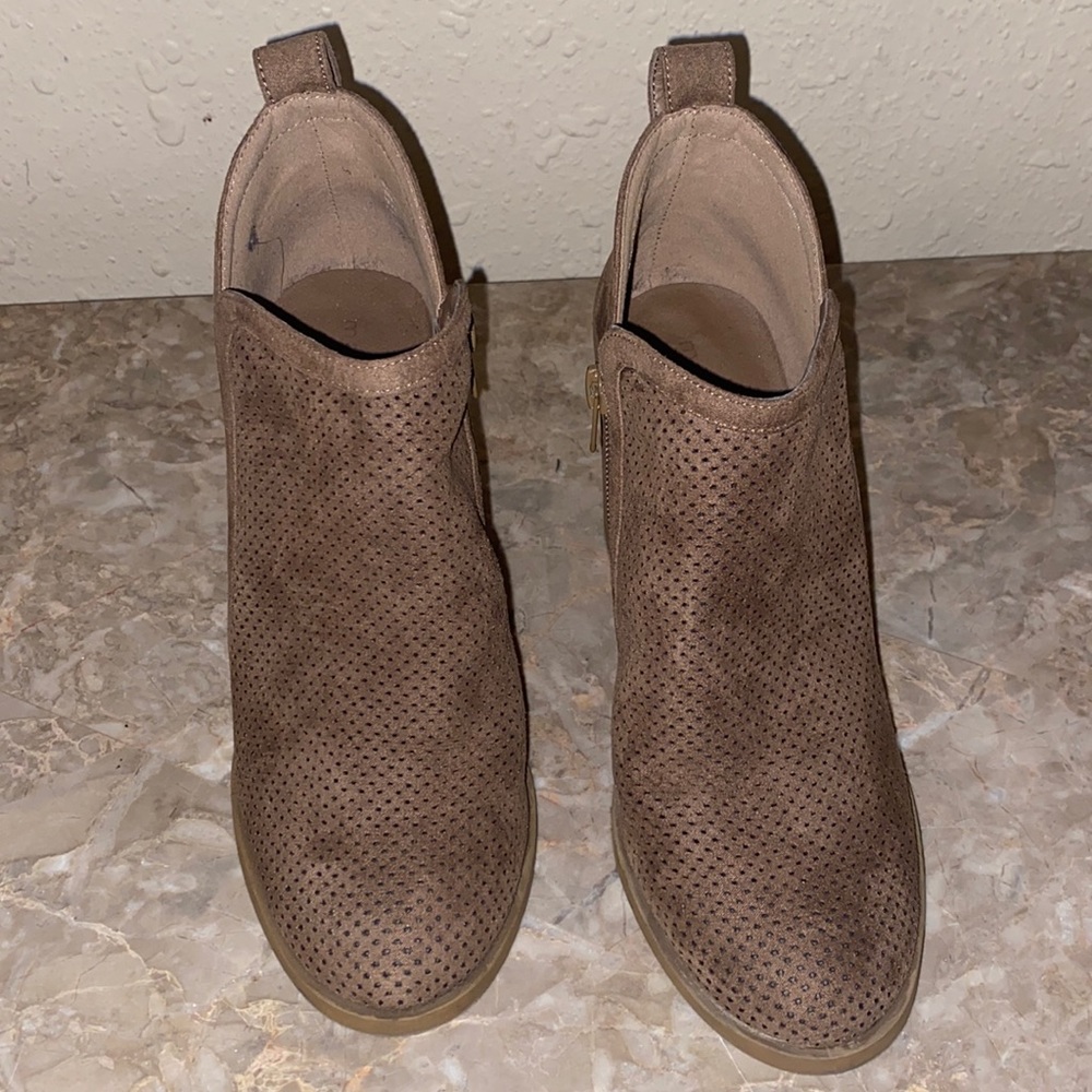 Size 8 Madden girl zip up booties